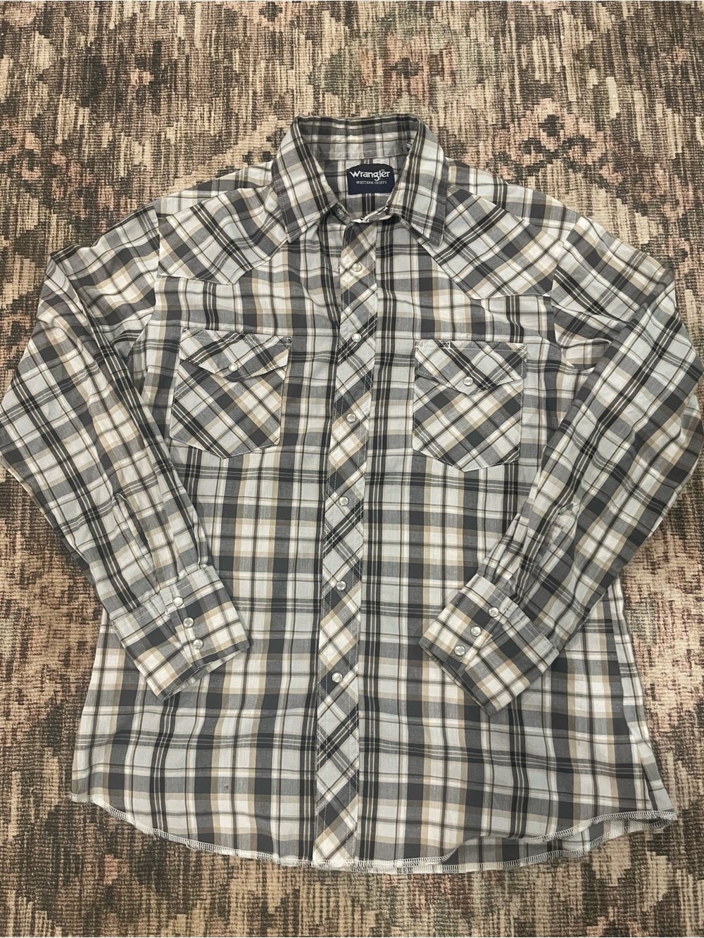 Wrangler Men’s Gray and Cream Plaid Western Button-Down Shirt